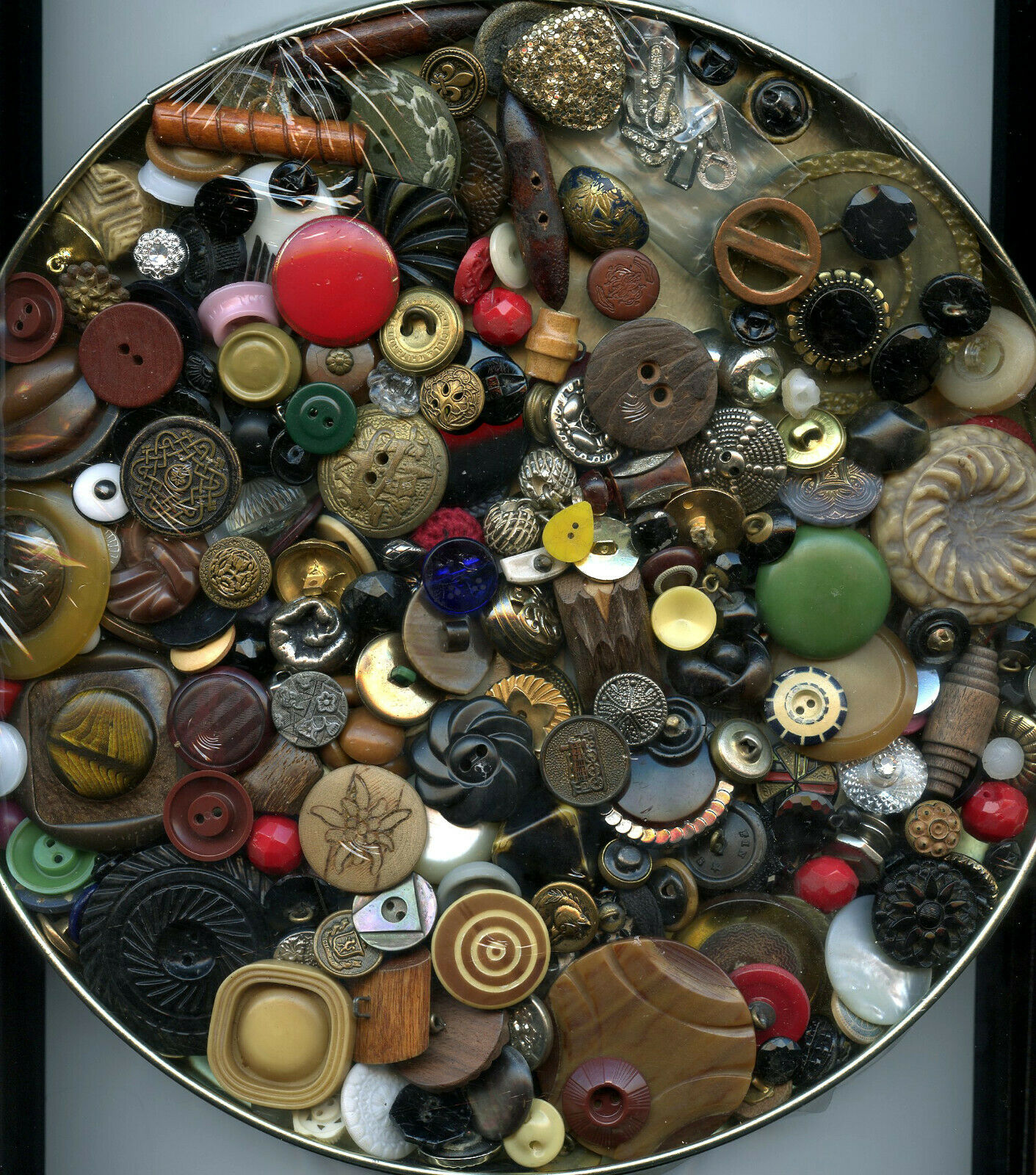 1  1/4+ Pounds Vintage/antique Buttons--metal--celluloid--glass--veg---no Shirt