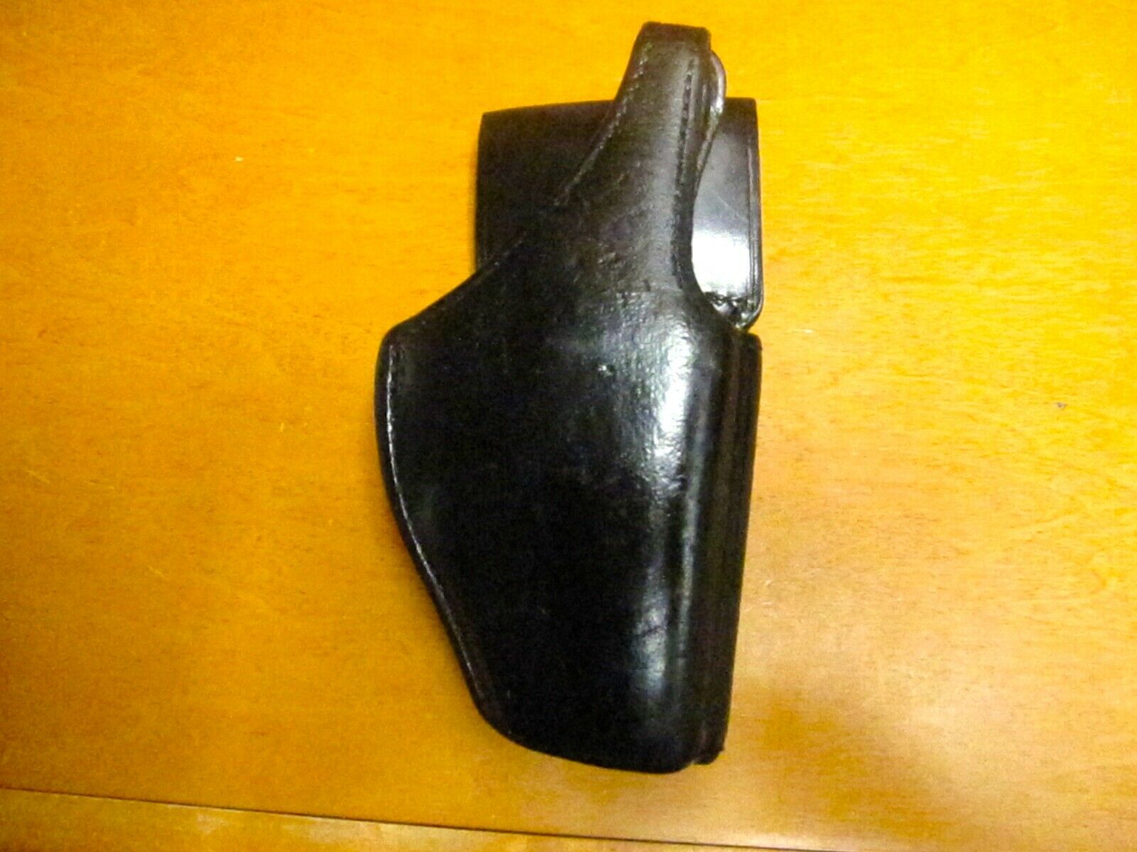 Bianchi 97a Black Leather Holster Glock 17  Thumb Snap  Used