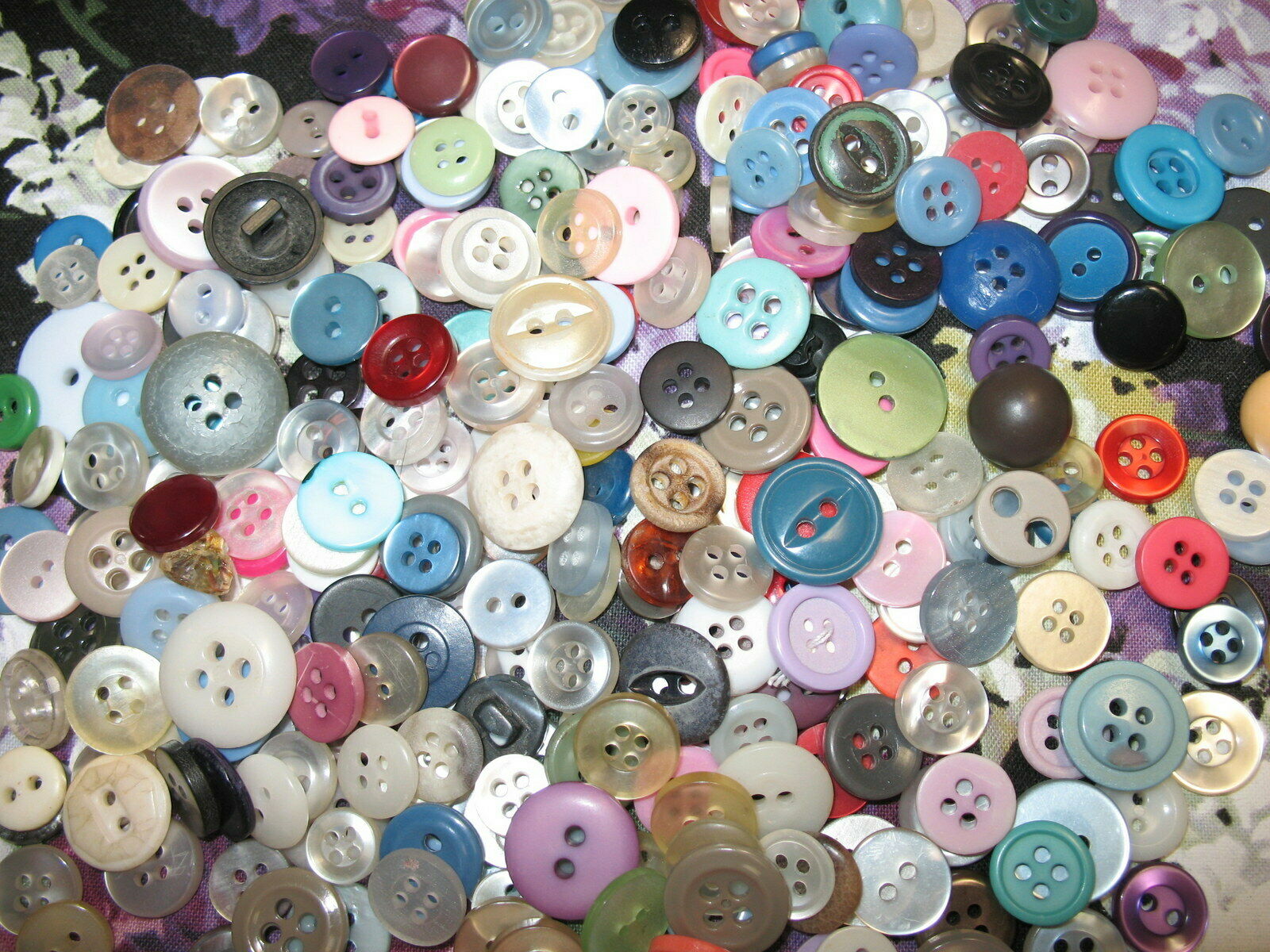 Button Lot 200 Vintage Buttons Estate Sale Sewing Crafts White & Colors