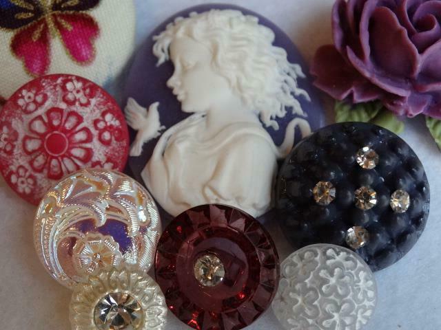 Gorgeous Purple Pinnk Vintage & New Buttons Cameo Flower Rhinestone Glass