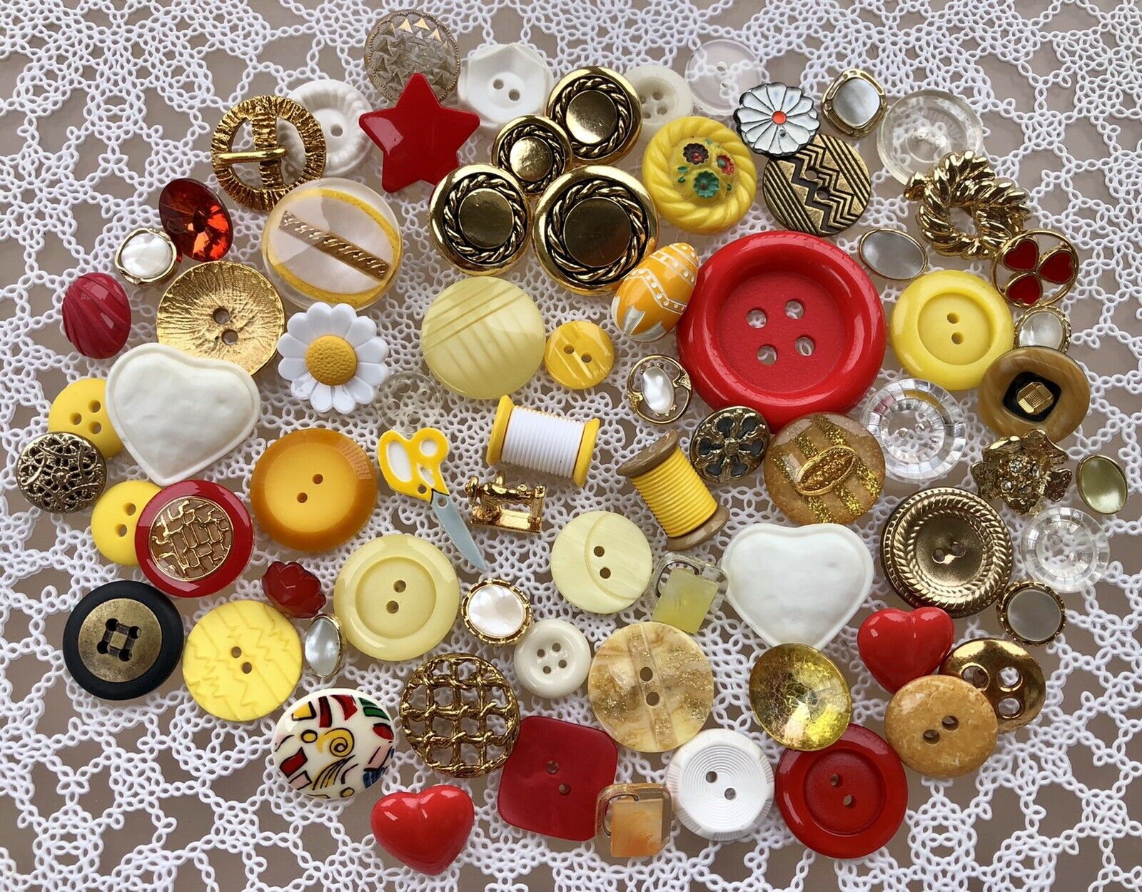 Vintage Buttons Lot 74 Mixed Yellows Red Gold ~ Collectibles And Realistics ✨