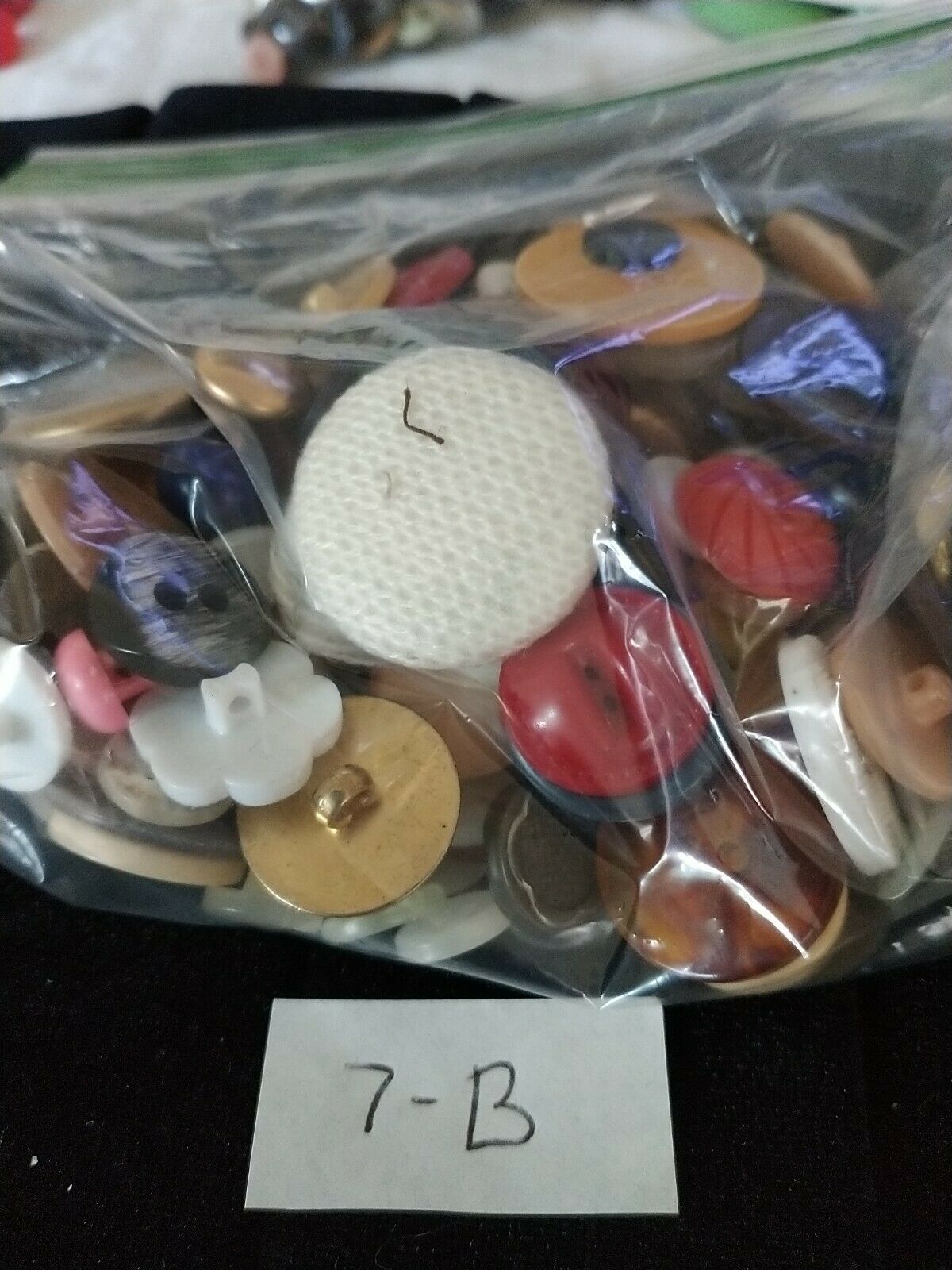 Vintage Buttons Mixed Lot   Lot 7 B